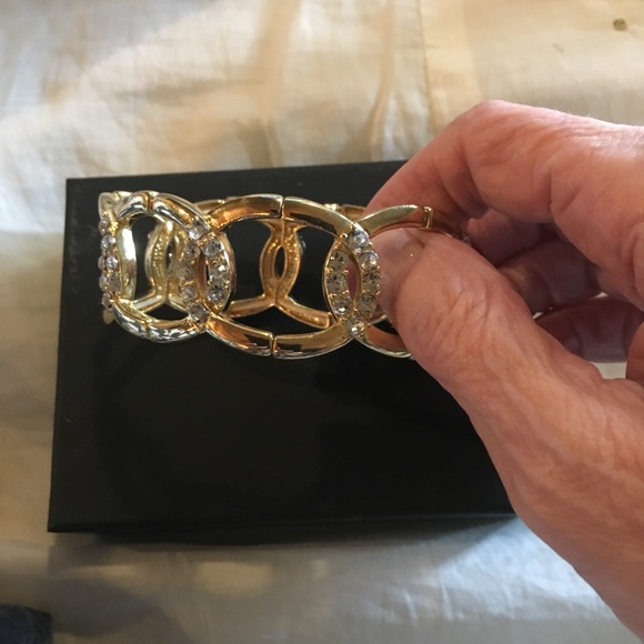 Fashion Fun Bangle - Picture 2 of 9